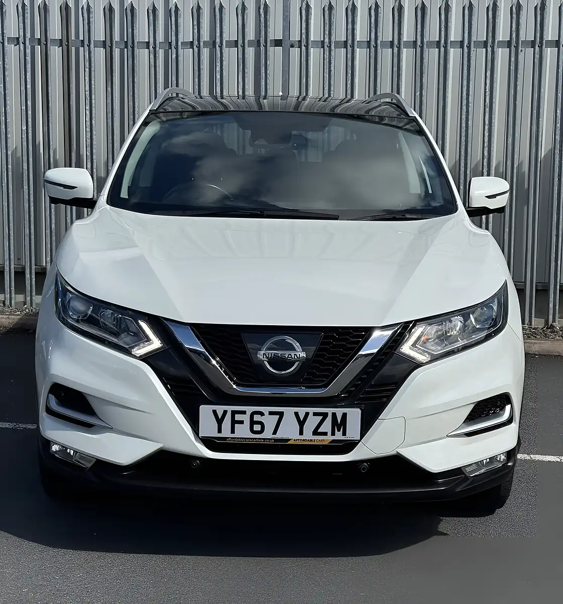 Used 2017 Nissan Qashqai N-Connecta White - Interior and Exterior details 3