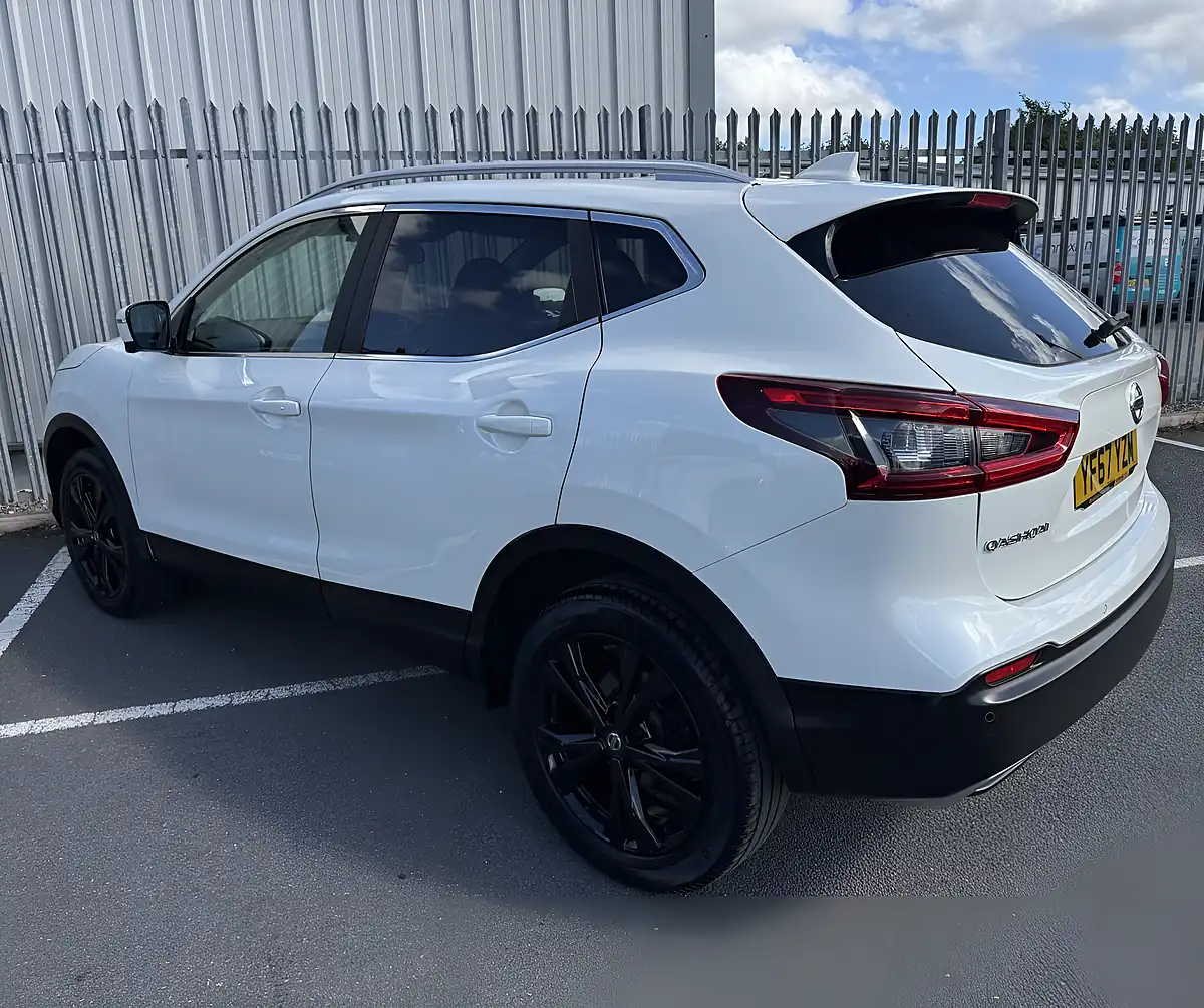 Used 2017 Nissan Qashqai N-Connecta White - Interior and Exterior details 4