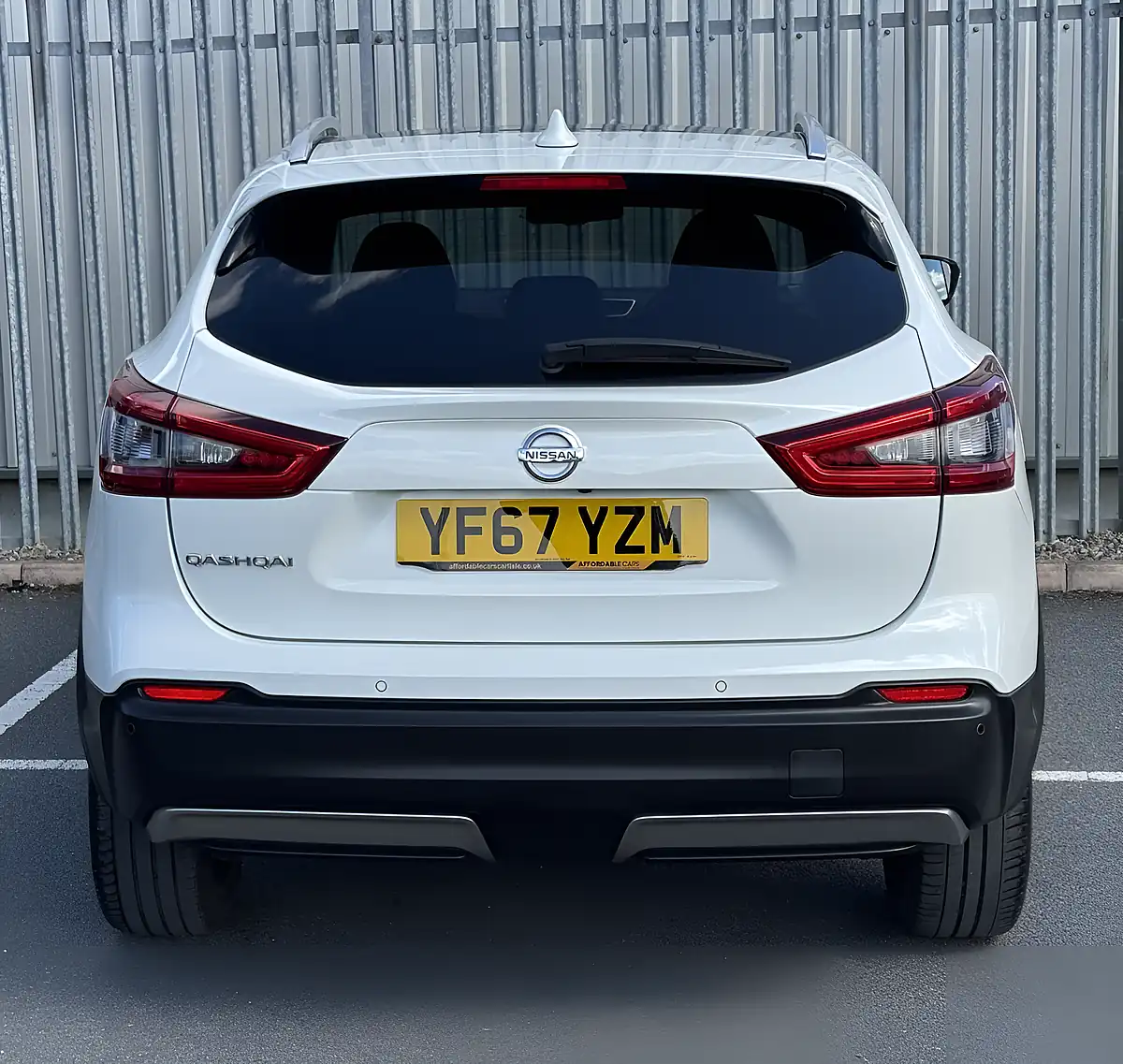 Used 2017 Nissan Qashqai N-Connecta White - Interior and Exterior details 6