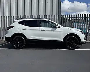 Used 2017 Nissan Qashqai N-Connecta White - Interior and Exterior details 7