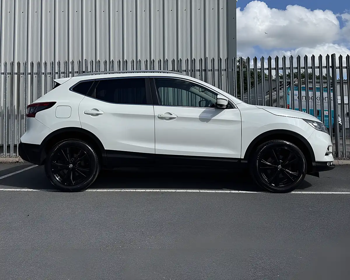 Used 2017 Nissan Qashqai N-Connecta White - Interior and Exterior details 7