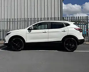 Used 2017 Nissan Qashqai N-Connecta White - Interior and Exterior details 8