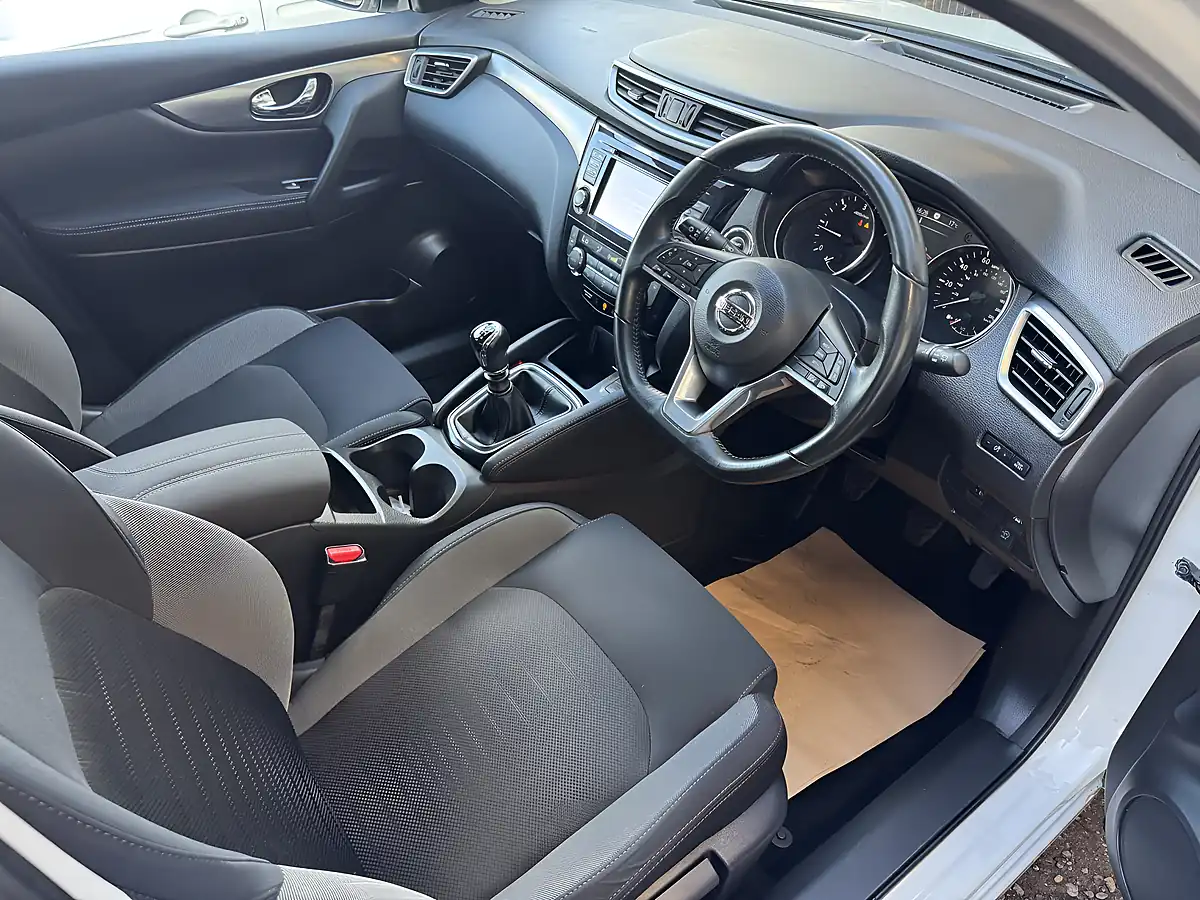 Used 2017 Nissan Qashqai N-Connecta White - Interior and Exterior details 9