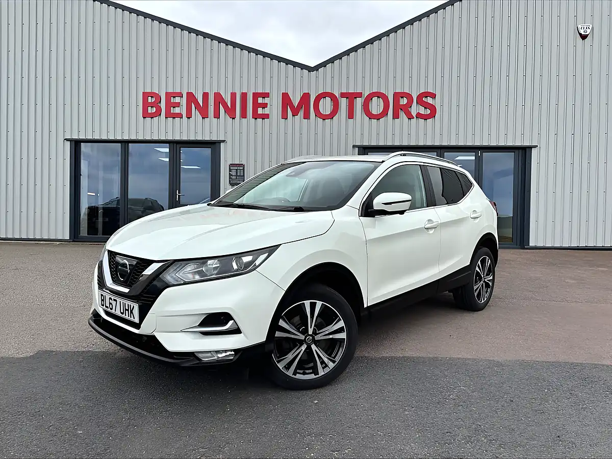 Used 2017 Nissan Qashqai N-Connecta White - Front View