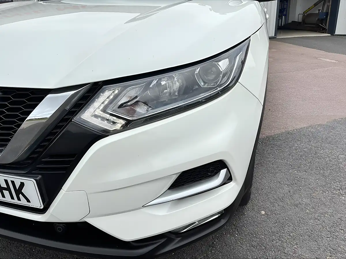 Used 2017 Nissan Qashqai N-Connecta White - Interior and Exterior details 10