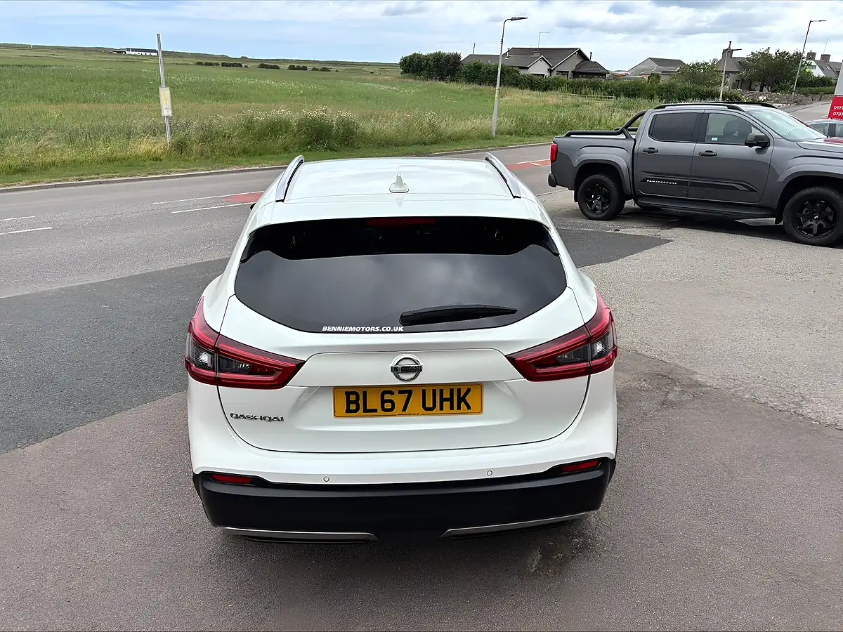 Used 2017 Nissan Qashqai N-Connecta White - Interior and Exterior details 11