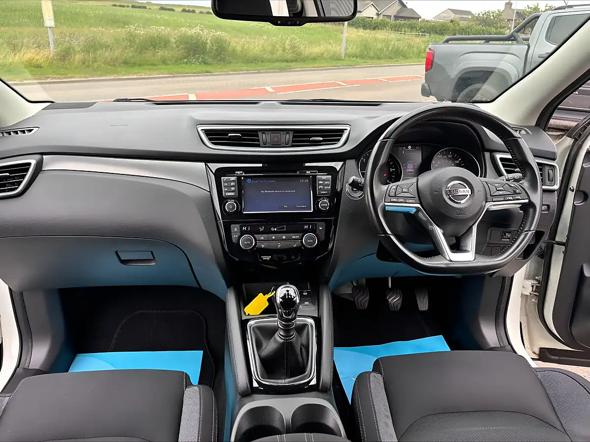 Used 2017 Nissan Qashqai N-Connecta White - Interior and Exterior details 12