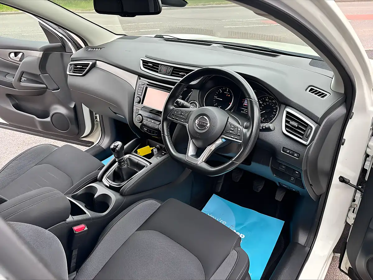 Used 2017 Nissan Qashqai N-Connecta White - Interior and Exterior details 13