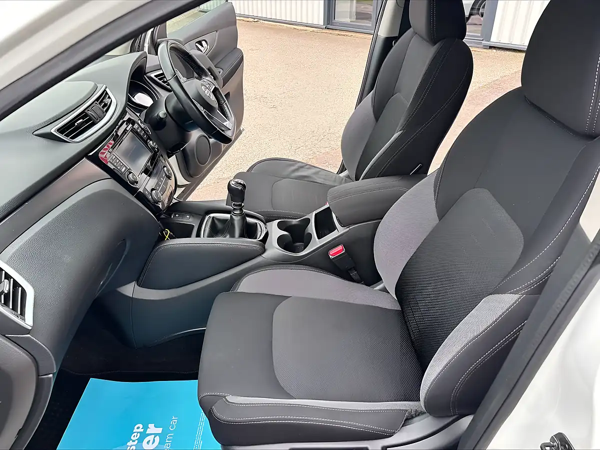 Used 2017 Nissan Qashqai N-Connecta White - Interior and Exterior details 15