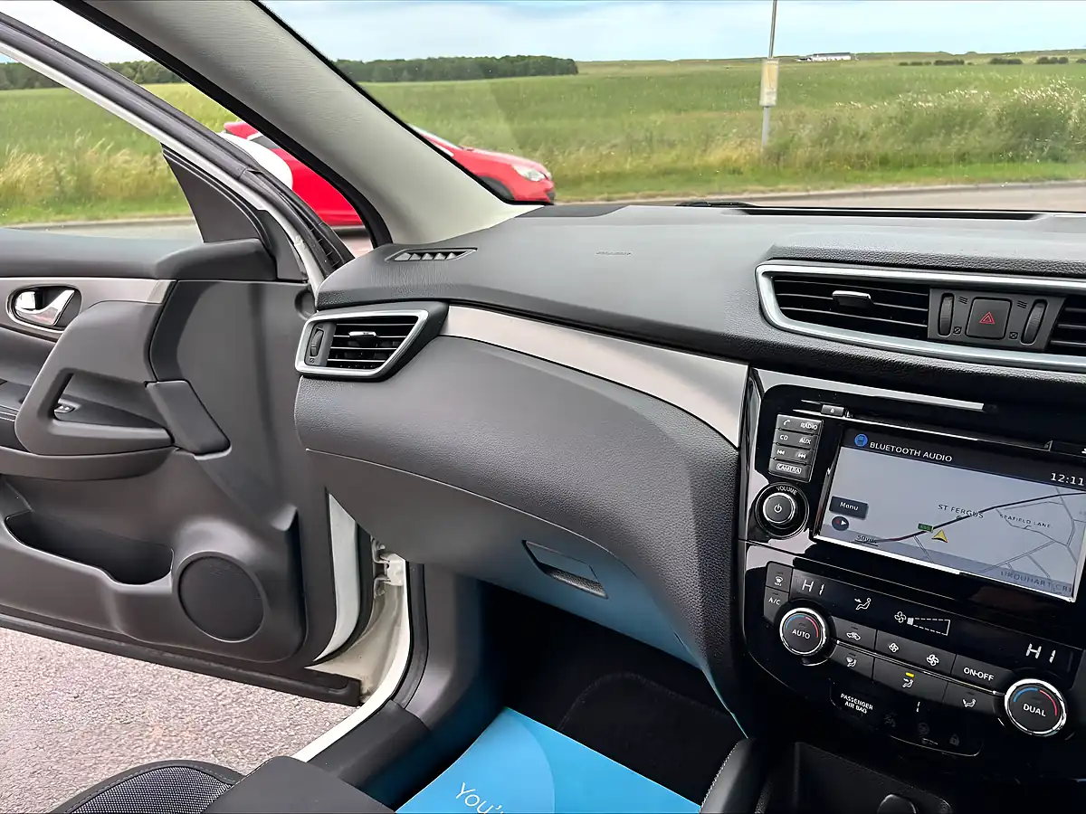 Used 2017 Nissan Qashqai N-Connecta White - Interior and Exterior details 17