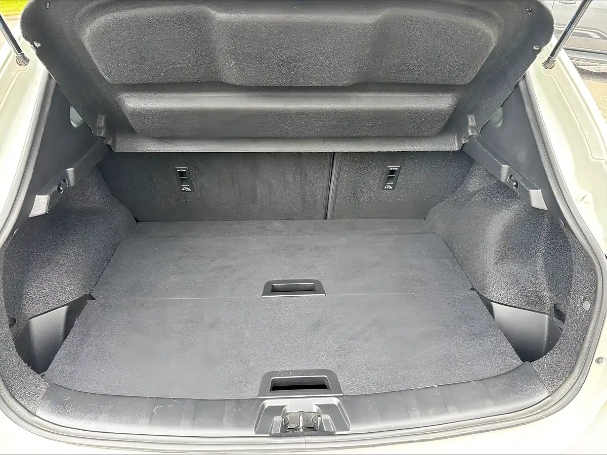 Used 2017 Nissan Qashqai N-Connecta White - Interior and Exterior details 20