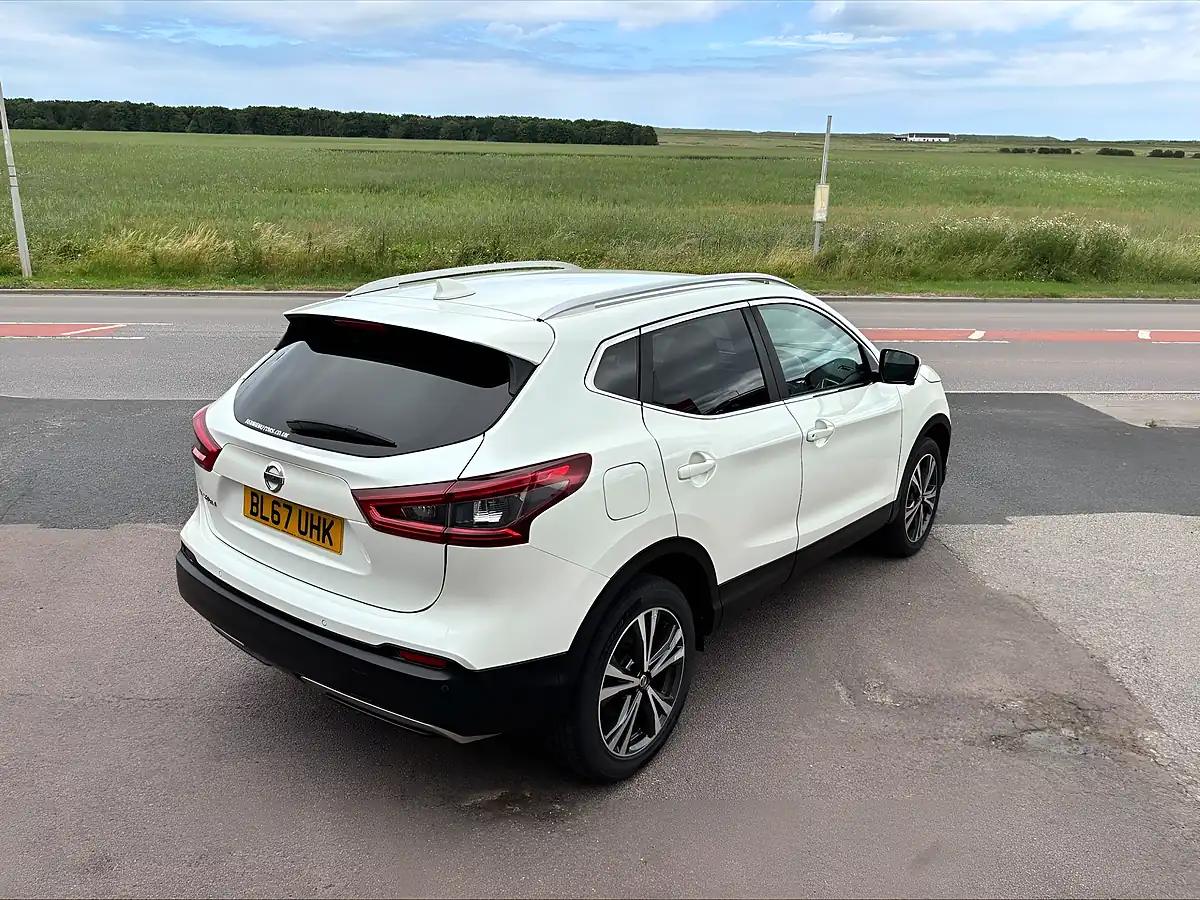 Used 2017 Nissan Qashqai N-Connecta White - Interior and Exterior details 3