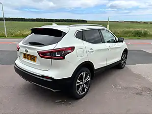 Used 2017 Nissan Qashqai N-Connecta White - Interior and Exterior details 4