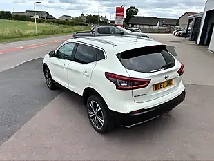 Used 2017 Nissan Qashqai N-Connecta White - Interior and Exterior details 5