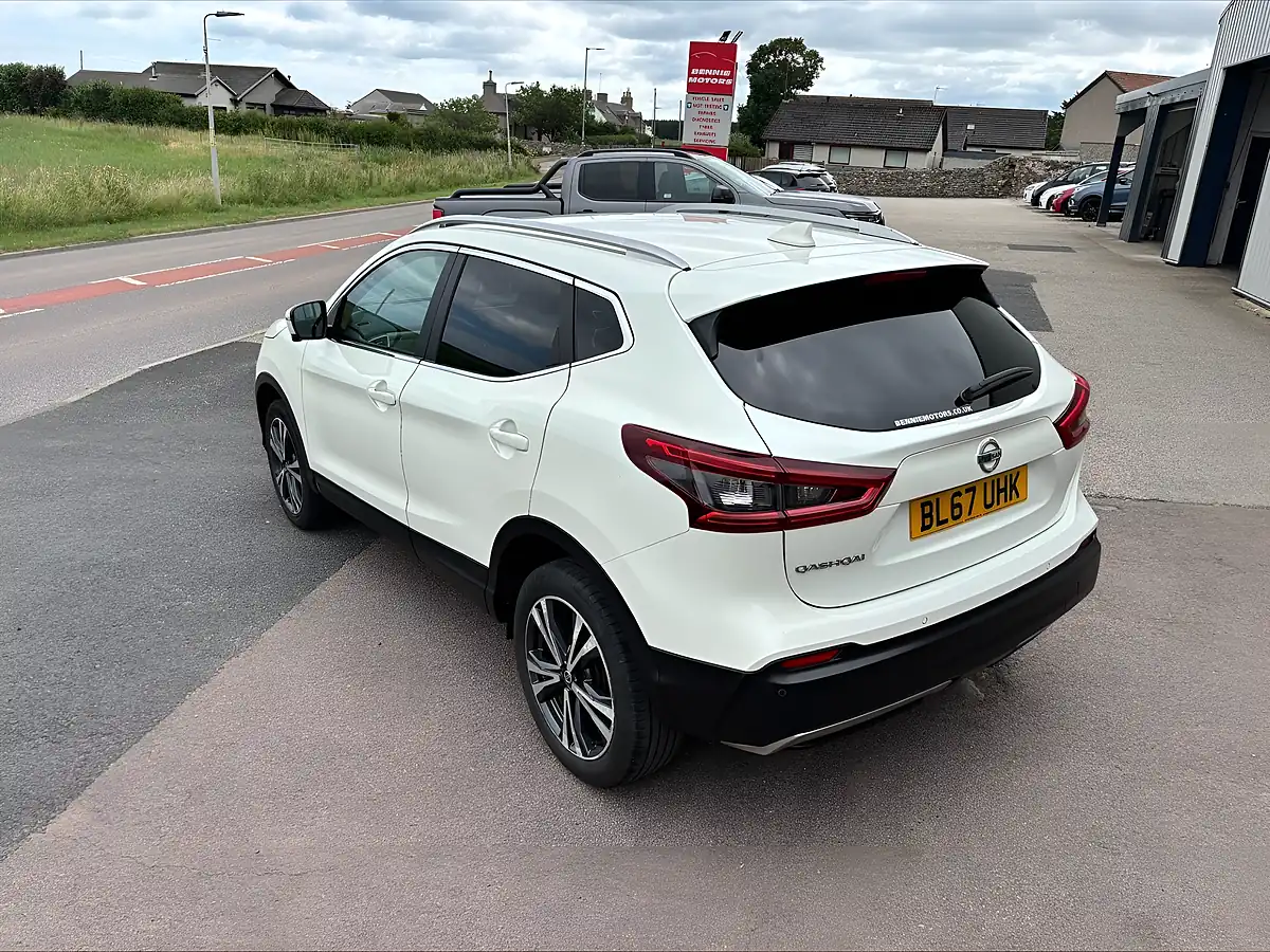 Used 2017 Nissan Qashqai N-Connecta White - Interior and Exterior details 5