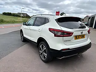 Used 2017 Nissan Qashqai N-Connecta White - Interior and Exterior details 6