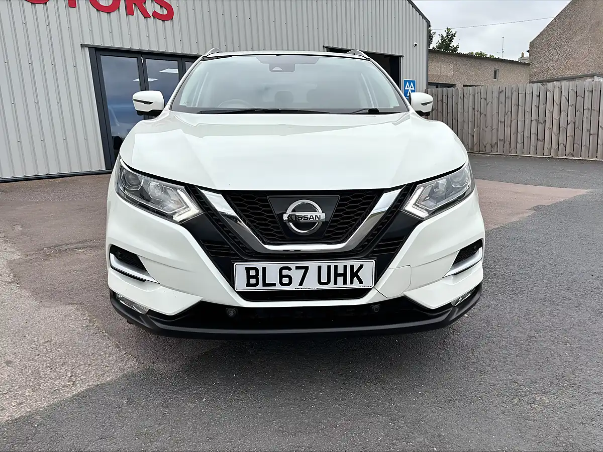 Used 2017 Nissan Qashqai N-Connecta White - Interior and Exterior details 7