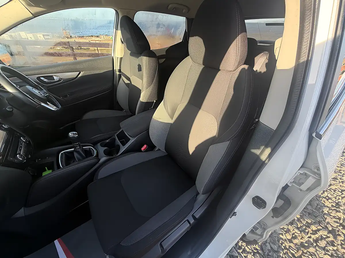 Used 2017 Nissan Qashqai N-Connecta White - Interior and Exterior details 10