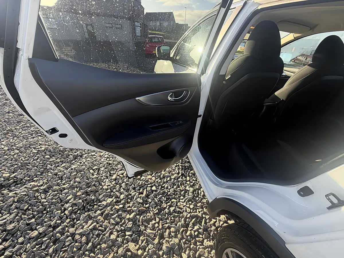 Used 2017 Nissan Qashqai N-Connecta White - Interior and Exterior details 11