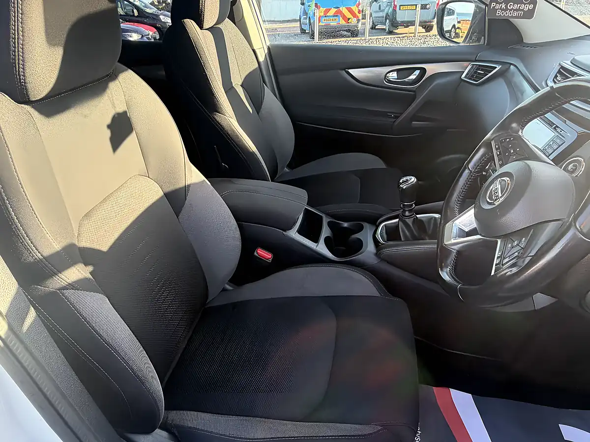 Used 2017 Nissan Qashqai N-Connecta White - Interior and Exterior details 14