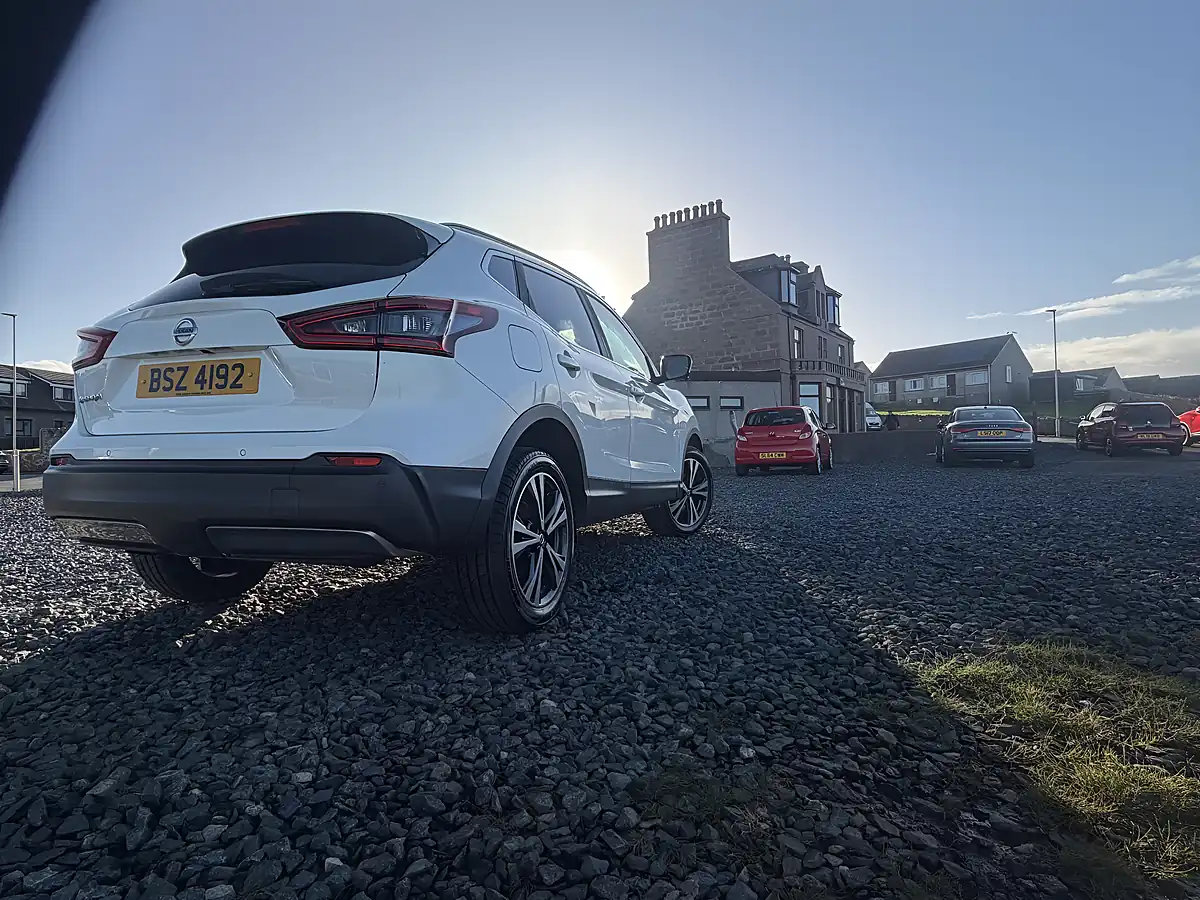 Used 2017 Nissan Qashqai N-Connecta White - Interior and Exterior details 5
