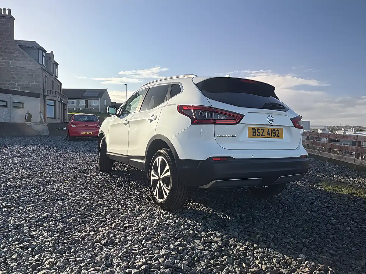 Used 2017 Nissan Qashqai N-Connecta White - Interior and Exterior details 7