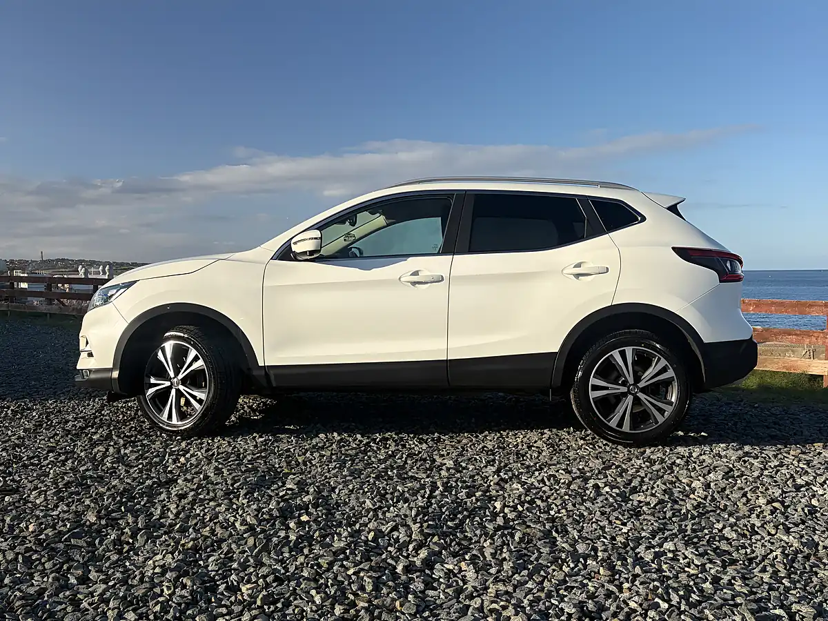 Used 2017 Nissan Qashqai N-Connecta White - Interior and Exterior details 8