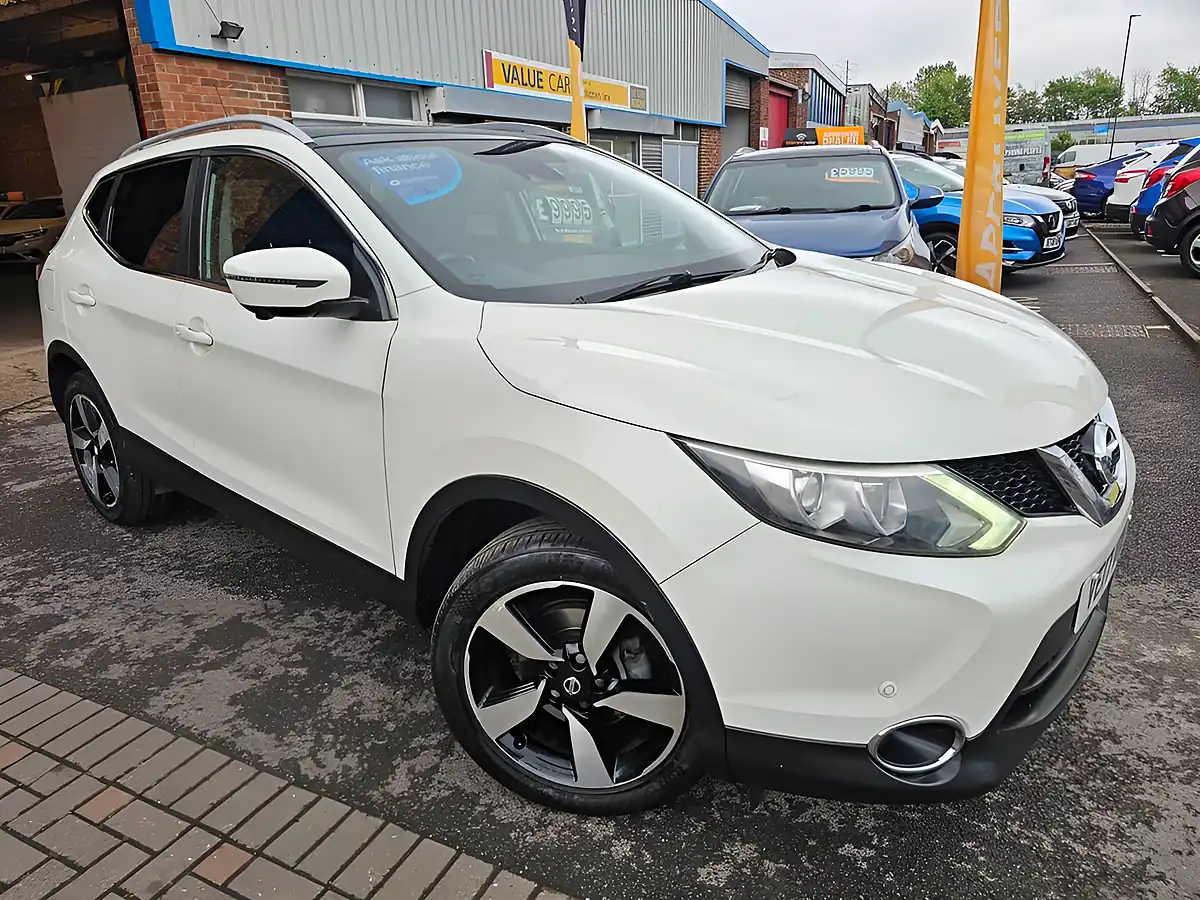 Used 2017 Nissan Qashqai N-Connecta White - Front View