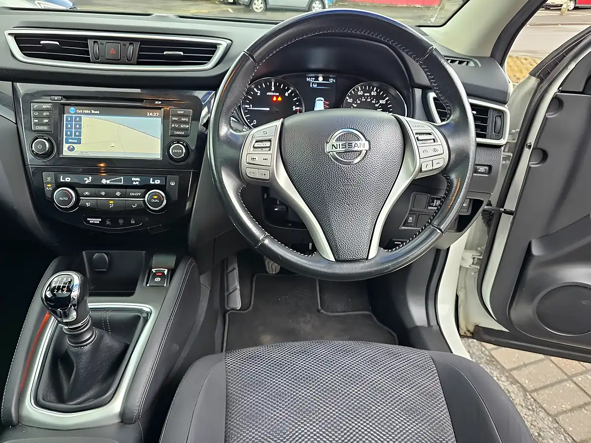 Used 2017 Nissan Qashqai N-Connecta White - Interior and Exterior details 11