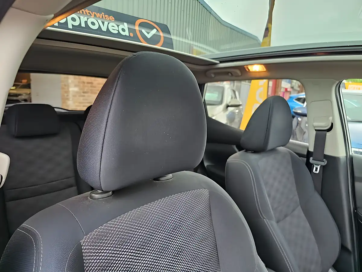 Used 2017 Nissan Qashqai N-Connecta White - Interior and Exterior details 13