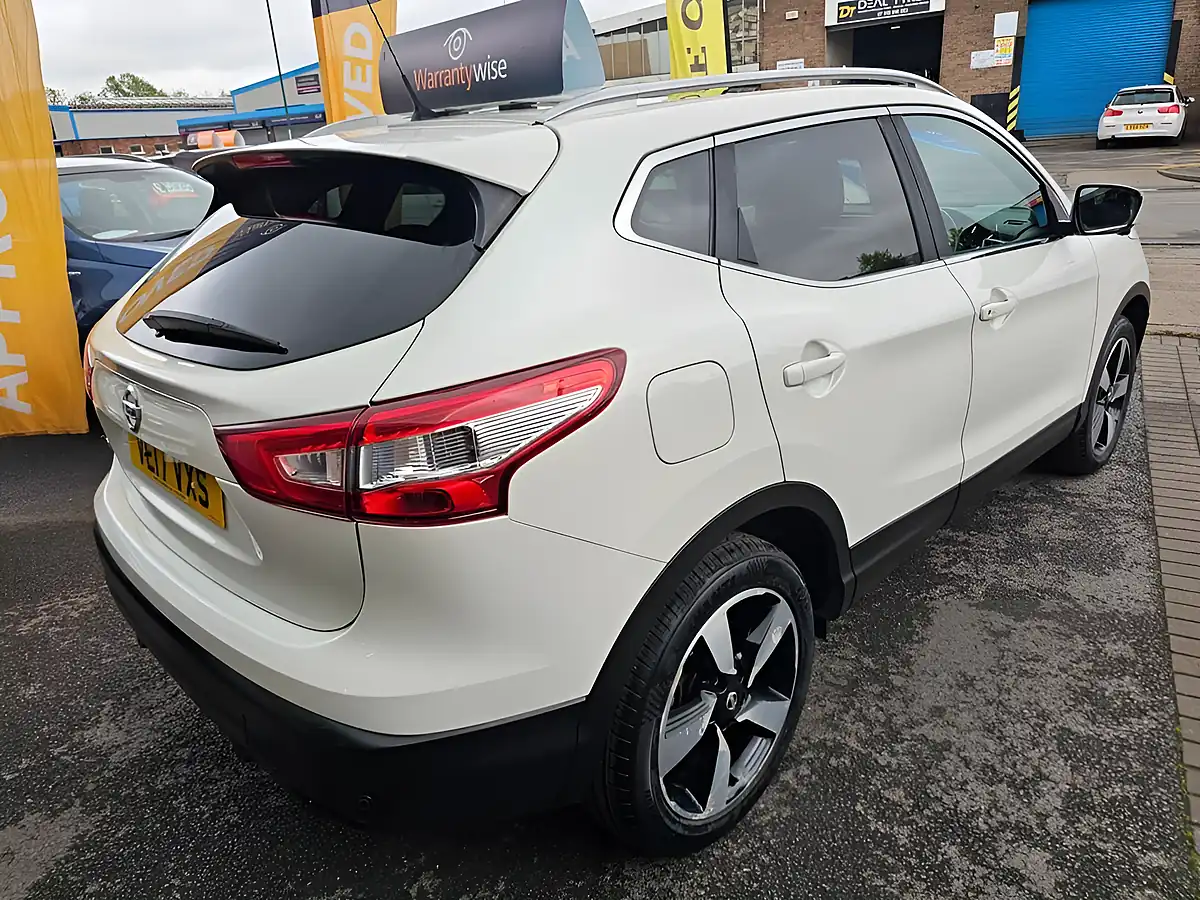 Used 2017 Nissan Qashqai N-Connecta White - Interior and Exterior details 4