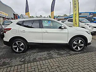 Used 2017 Nissan Qashqai N-Connecta White - Interior and Exterior details 5
