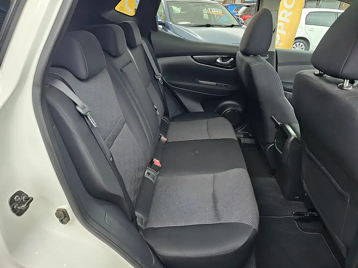 Used 2017 Nissan Qashqai N-Connecta White - Interior and Exterior details 6