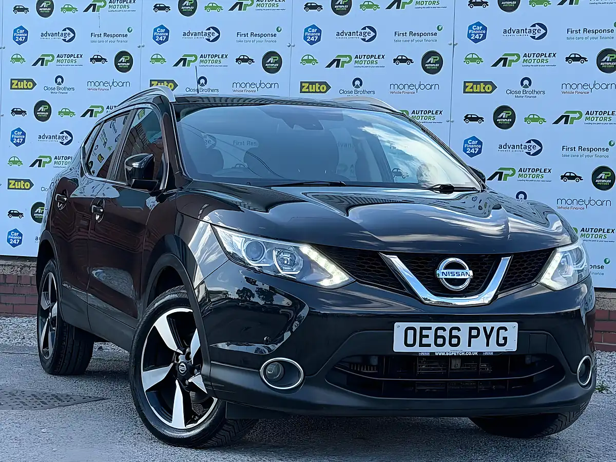 Used 2017 Nissan Qashqai N-Connecta Xtron Black - Front View