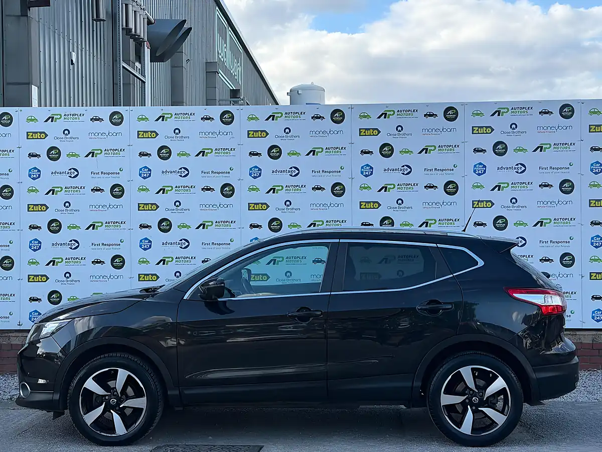 Used 2017 Nissan Qashqai N-Connecta Xtron Black - Interior and Exterior details 9
