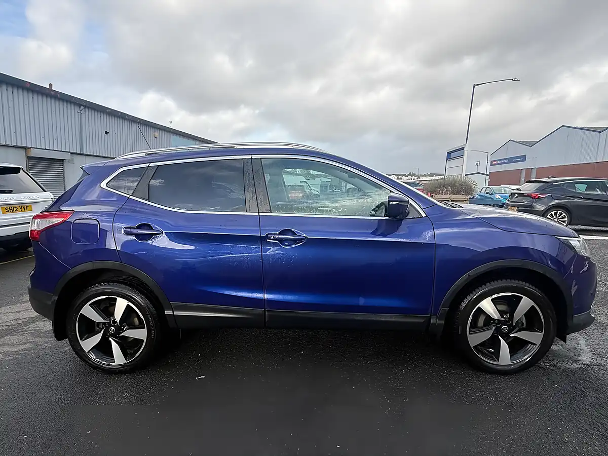 Used 2017 Nissan Qashqai N-Connecta Xtron Blue - Interior and Exterior details 4