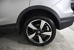 Used 2017 Nissan Qashqai N-Vision Silver - Interior and Exterior details 10