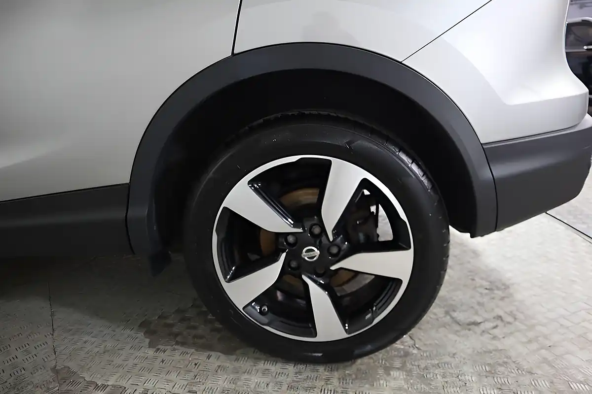 Used 2017 Nissan Qashqai N-Vision Silver - Interior and Exterior details 10