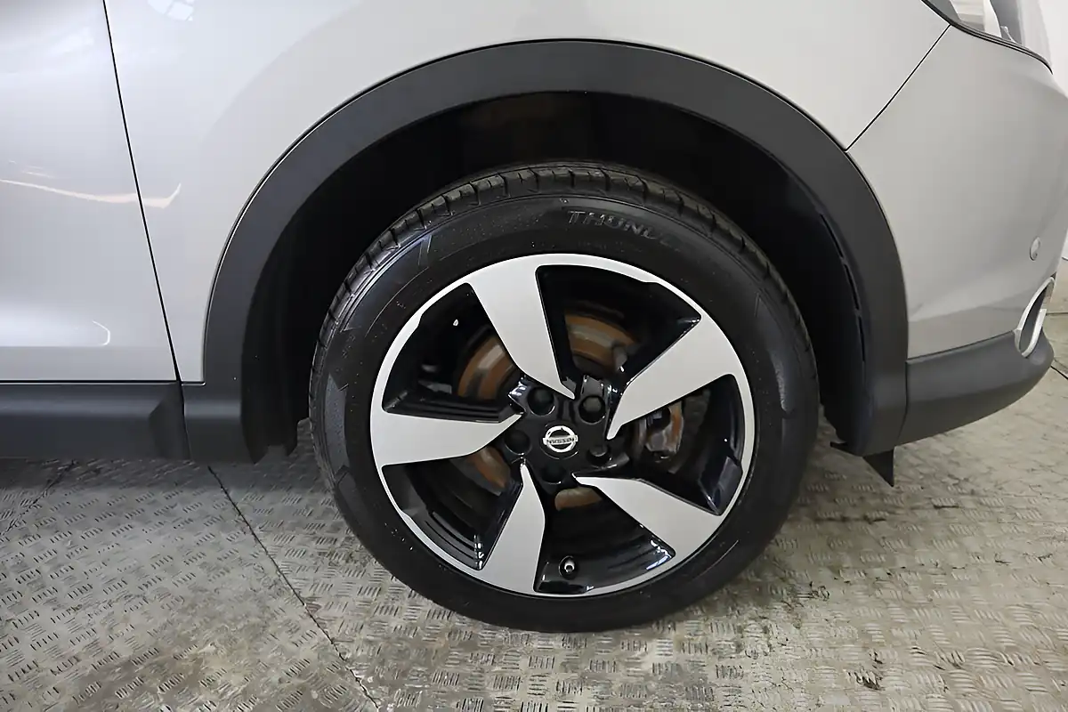 Used 2017 Nissan Qashqai N-Vision Silver - Interior and Exterior details 11