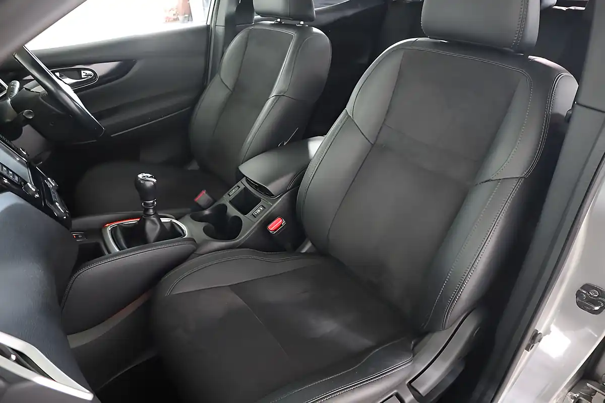 Used 2017 Nissan Qashqai N-Vision Silver - Interior and Exterior details 12