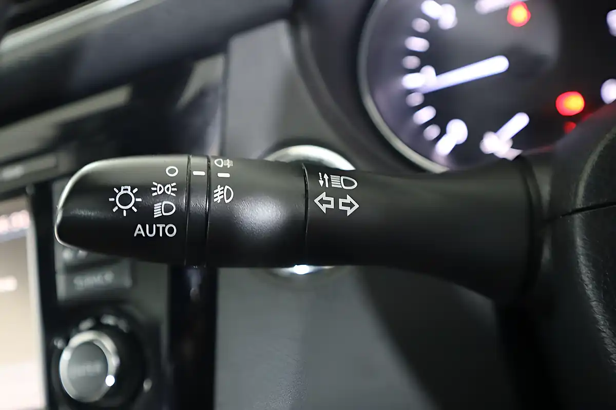 Used 2017 Nissan Qashqai N-Vision Silver - Interior and Exterior details 19