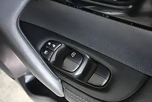 Used 2017 Nissan Qashqai N-Vision Silver - Interior and Exterior details 20