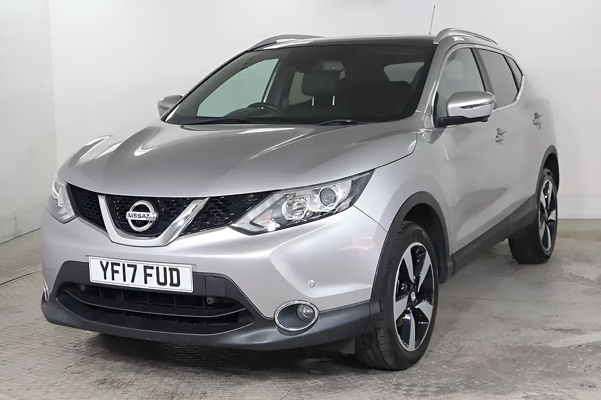 Used 2017 Nissan Qashqai N-Vision Silver - Interior and Exterior details 3