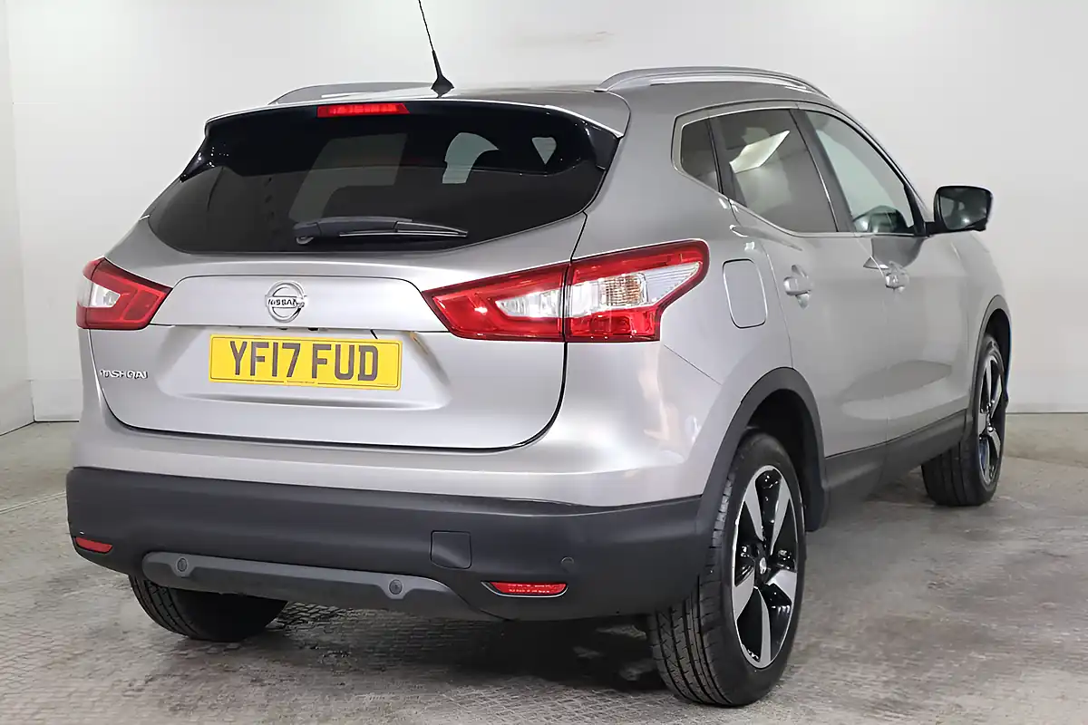 Used 2017 Nissan Qashqai N-Vision Silver - Interior and Exterior details 4