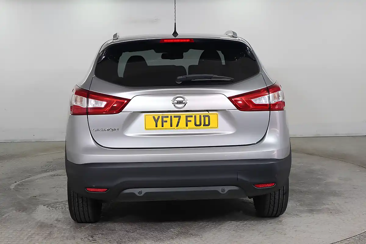 Used 2017 Nissan Qashqai N-Vision Silver - Interior and Exterior details 5