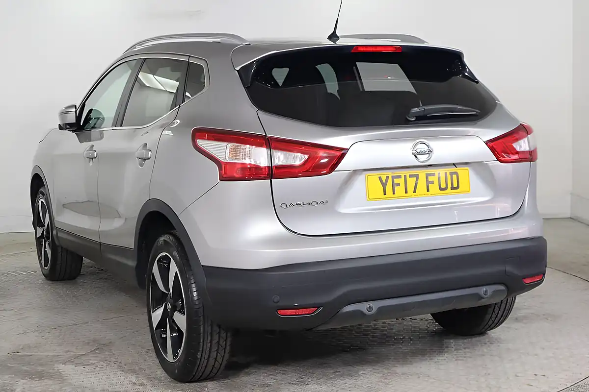 Used 2017 Nissan Qashqai N-Vision Silver - Interior and Exterior details 6