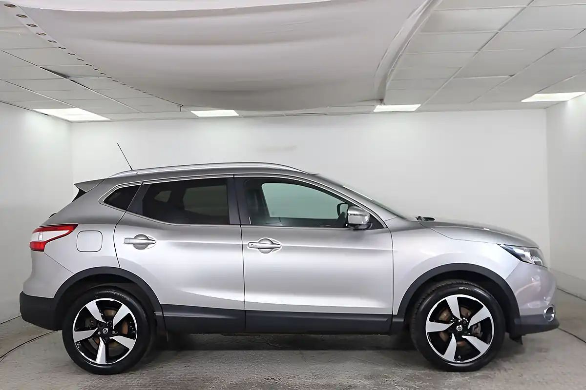 Used 2017 Nissan Qashqai N-Vision Silver - Interior and Exterior details 7
