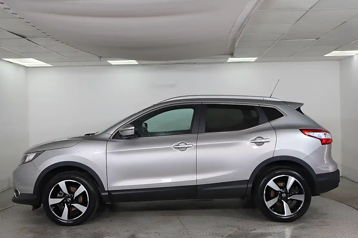Used 2017 Nissan Qashqai N-Vision Silver - Interior and Exterior details 8