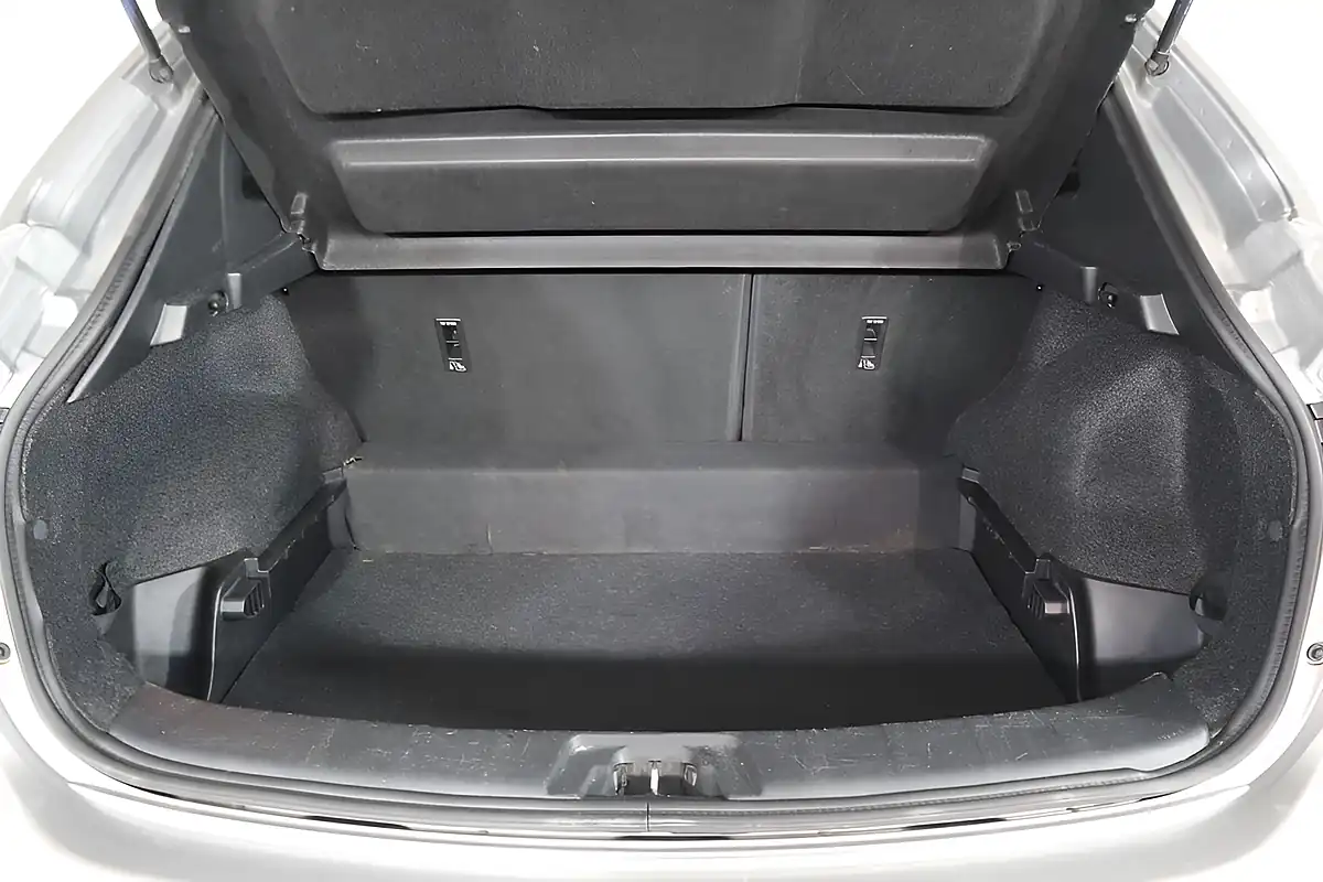 Used 2017 Nissan Qashqai N-Vision Silver - Interior and Exterior details 9