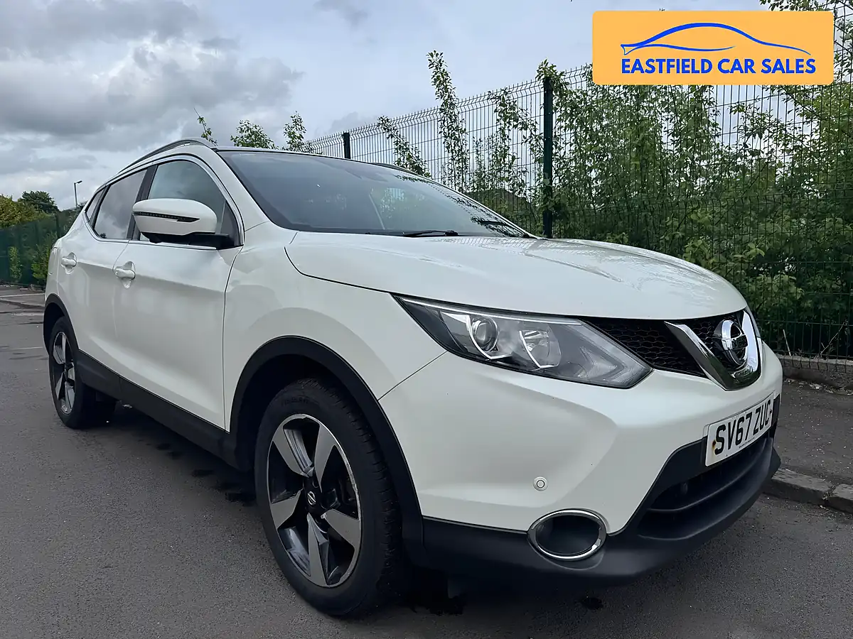 Used 2017 Nissan Qashqai N-Vision White - Front View